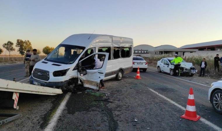 Öğretmenleri taşıyan minibüs kaza yaptı: Yaralılar var!