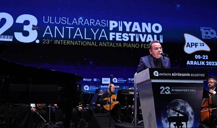 Uluslararası Antalya Piyano Festivali, Selda Bağcan ve Fahir Atakoğlu ile coşkulu açılış yaptı