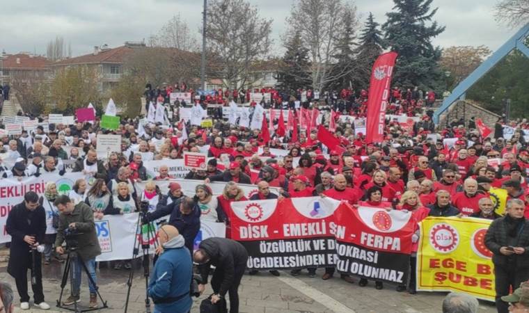 Emekliler başkentte miting düzenledi