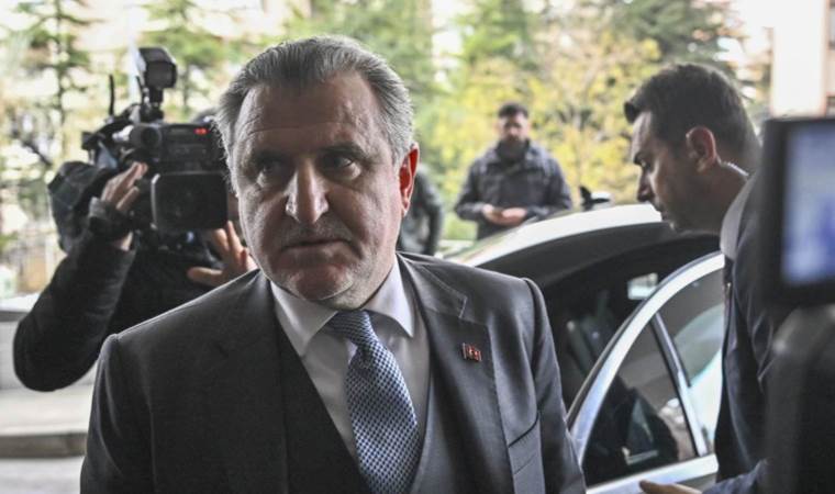 Gençlik ve Spor Bakanı Osman Aşkın Bak'tan liglere verilen ara için açıklama!