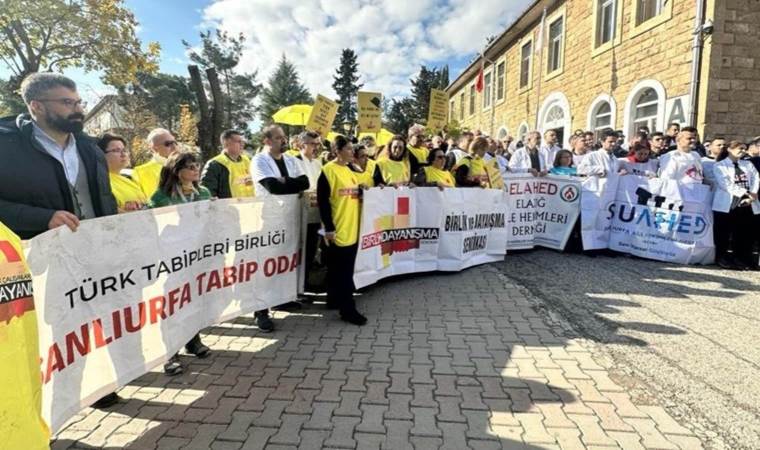 Doktora ‘aşı yokluğu’ soruşturması: ‘Belli ki yeminimize sadık kalıp korkmayacağımızı bilmiyorlar’