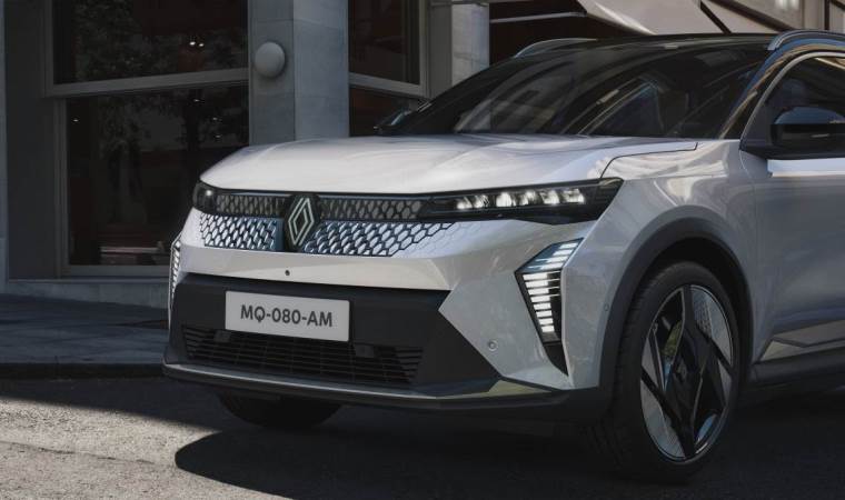 Yeni Renault Scenic E-Tech fiyatı ve menziliyle Tesla Model Y'yi geride bıraktı