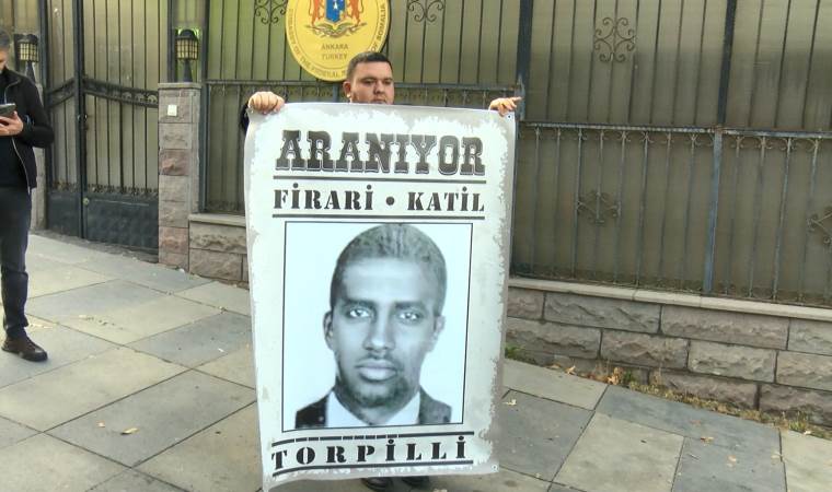 İYİ Partili Çömez'den Somali Büyükelçiliği'ne 'Aranıyor' afişi