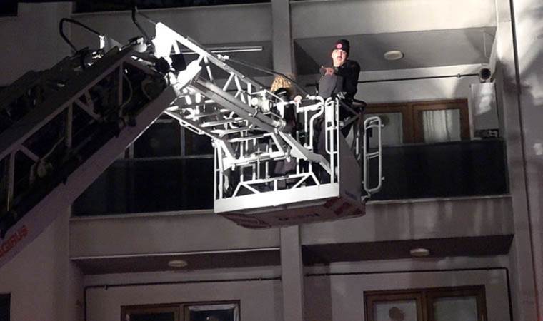 Düzce'de 4 katlı binada yangın paniği: 13 kişi ve 3 evcil hayvanı itfaiye kurtardı!