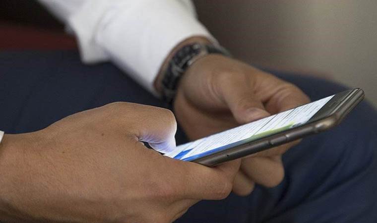 'Hisselerini kârlı satacağız' diyen dolandırıcılara inandı, hayatının şokunu yaşadı