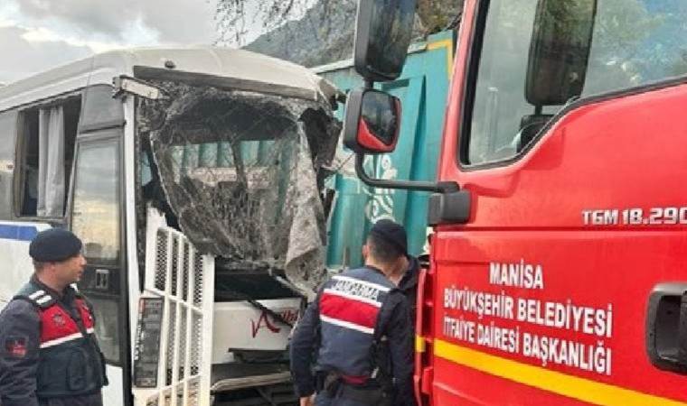 Korkunç kaza... Servis midibüsüyle çöp kamyonu çarpıştı: 17 kişi yaralandı!