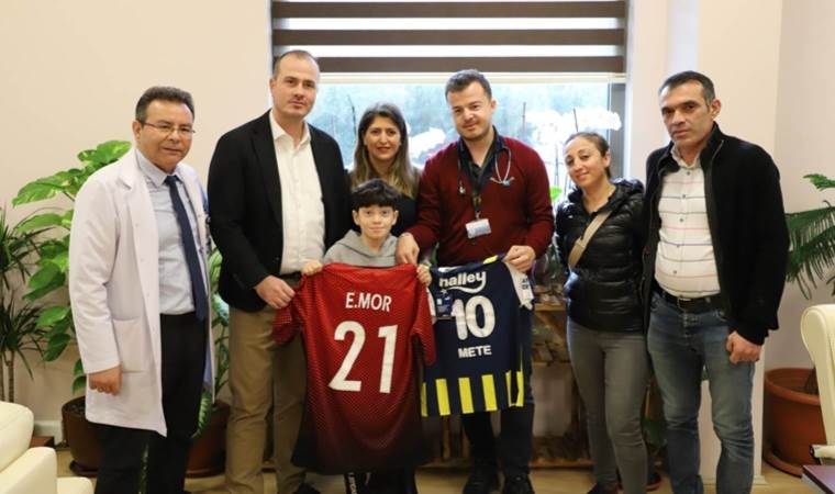 Emre Mor'dan genç Fenerbahçeli'ye jest!