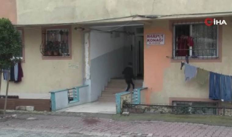 Esenyurt'ta erkek şiddeti... Kadını çocuklarının önünde bıçakladı!