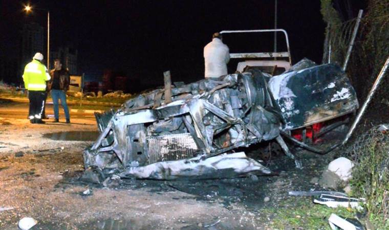 Yer: Bursa:... Alev topuna dönen araçtan sağ çıktı, olay yerinden kaçtı!