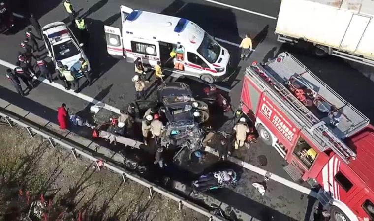 Kuzey Marmara Otoyolu'nda feci kaza... Otomobil TIR'a çarptı: 6 yaralı