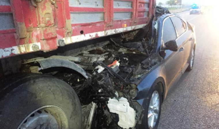 Otomobil demir taşıyan TIR'a çarptı: 1 kişi hayatını kaybetti!