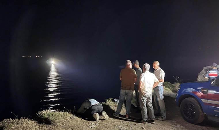 Gün batımını izlerken uçurumdan attı!