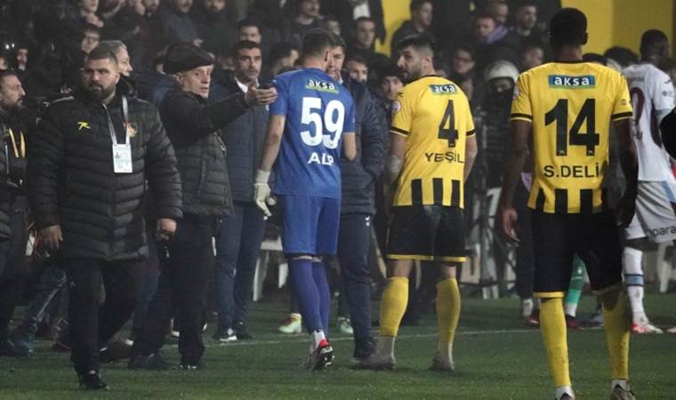 Takımını sahadan çekmişti