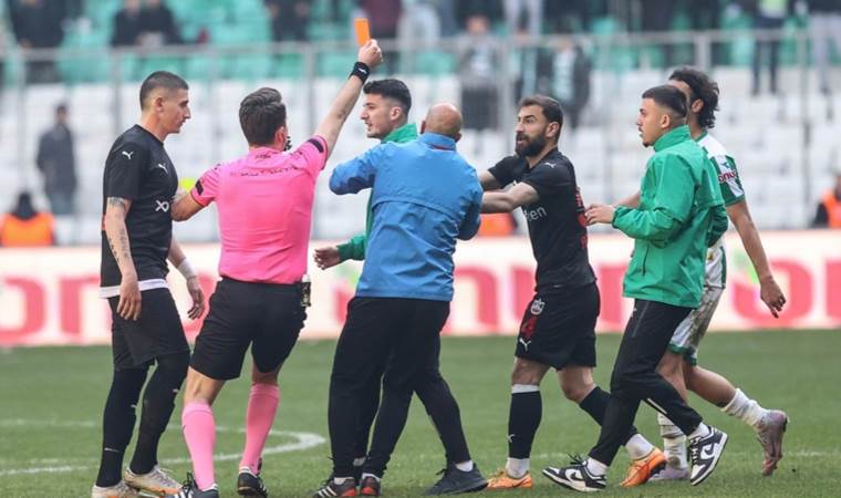 TFF 2. Lig'de saha karıştı: 5 futbolcu kırmızı kart gördü!