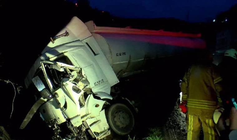 İstanbul'da feci kaza... TIR kamyona çarptı: Ölü ve yaralılar var!