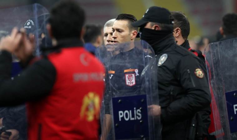 Kırmızı kartlar tartışma yaratmıştı