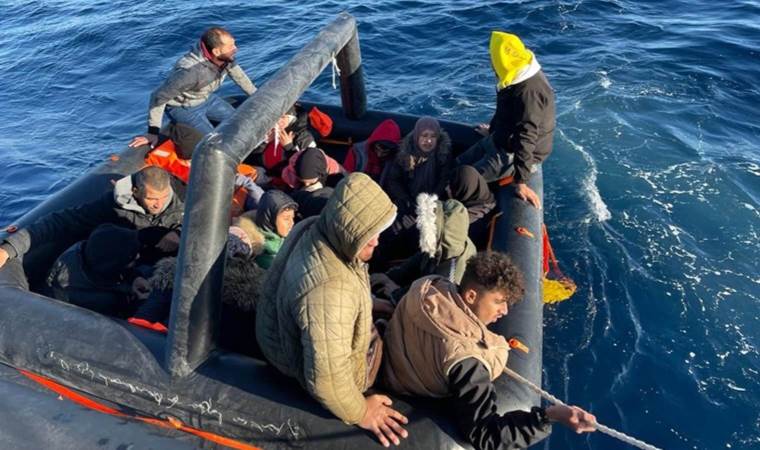 Yunanistan'ın geri ittiği 106 kaçak göçmen kurtarıldı