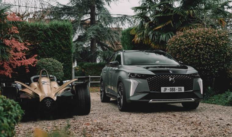 Formula E şampiyonu DS 7 E-Tense'in direksiyonuna geçti