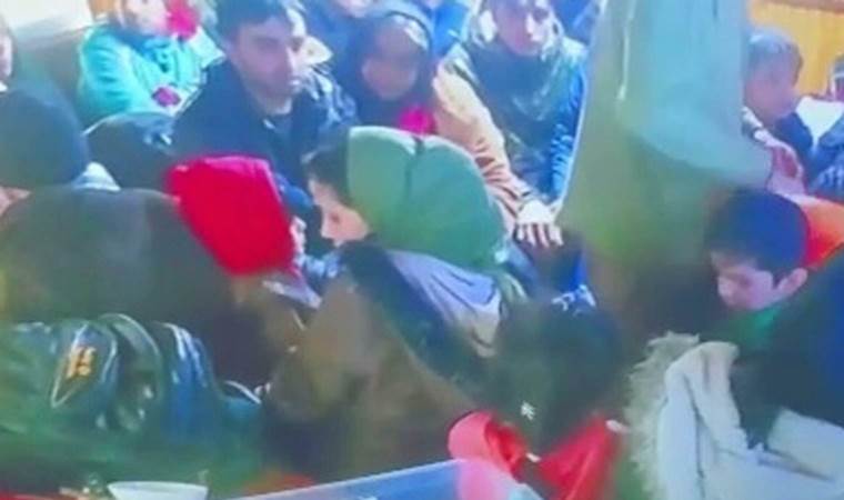 Denizde fırtınaya yakalanan 30 kaçak göçmeni balıkçılar kurtardı