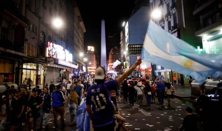 Arjantinliler sokaklara döküldü