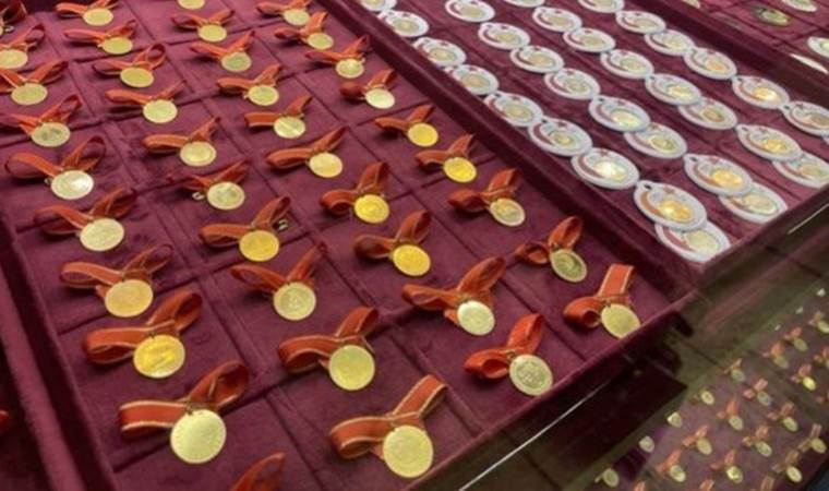 Altın yatırımcıları dikkat! Gram altında yeni rekor... Gram altın, çeyrek altın, Cumhuriyet altını ne kadar oldu? 22 Aralık 2023 altın fiyatları...