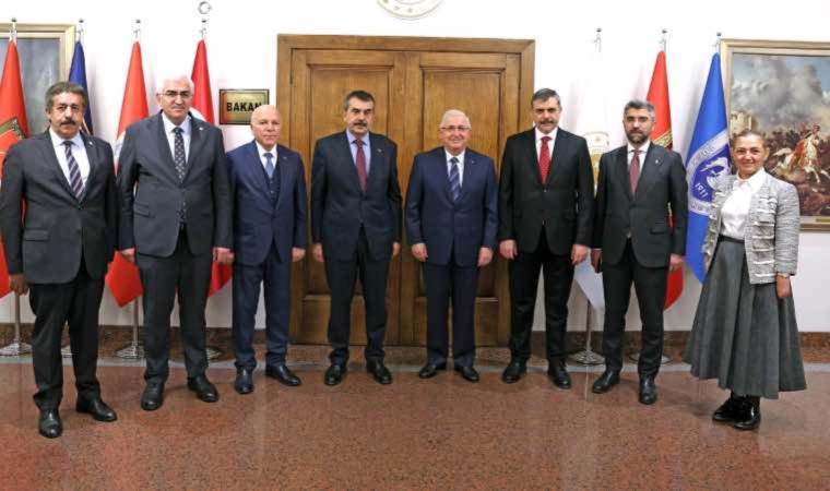 'Tuzla Piyade Okulu'nda tarikat söylentileri ve soruşturma sürerken dikkat çeken paylaşım... 'Tarikatları savunan' Bakan ile Milli Savunma Bakanı aynı karede!