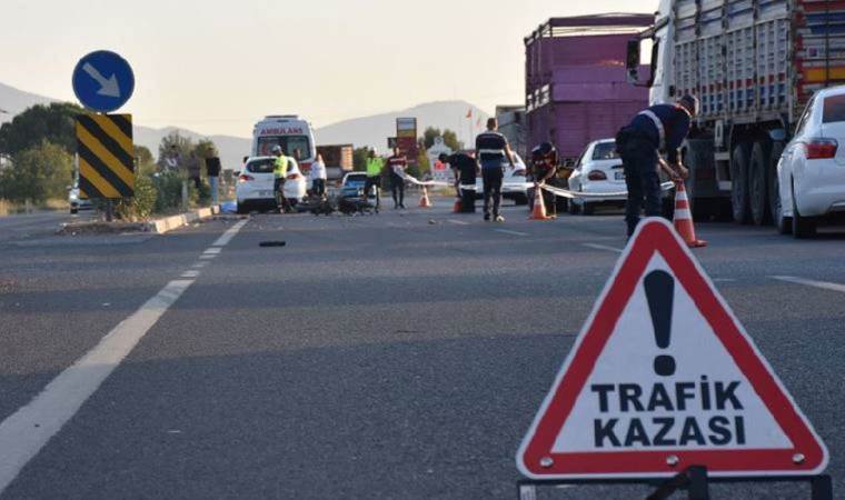 Otomobil ile kamyonet çarpıştı... Kazada 5 kişi yaralandı