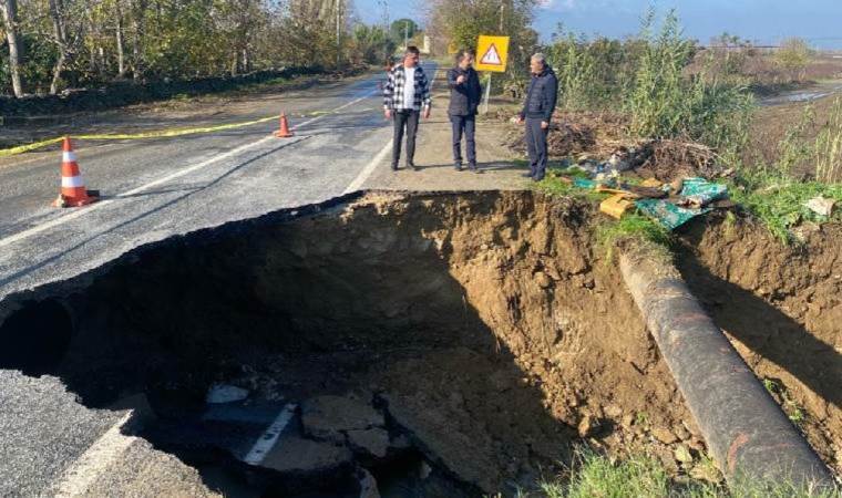 Karayolunda çökme... Ekipler çalışma başlattı!