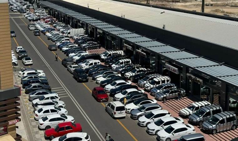 Otomobil satışlarında kaos bitti mi? Ticaret Bakanı canlı yayında açıkladı