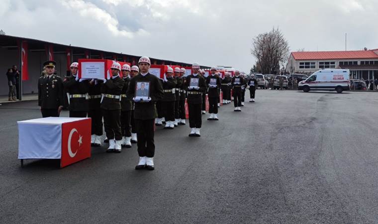 Bu acıya yürek dayanmaz... Pençe-Kilit şehitleri, Şırnak’taki törenin ardından memleketlerine uğurlandı
