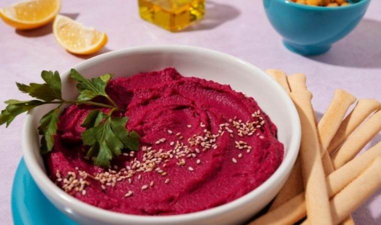 Yılbaşı sofrasının olmazsa olmazı: Pancarlı humus tarifi...