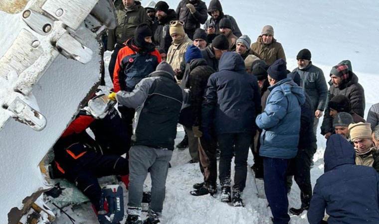 Ağrı'da iş makinesi uçuruma yuvarlandı: 4 ölü