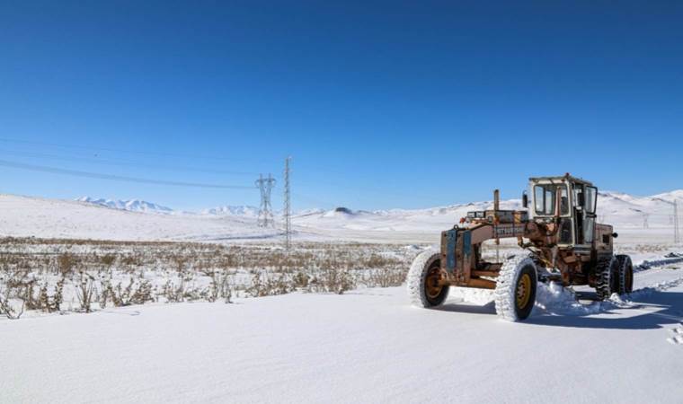 Van'da 451 yerleşim yerinin yolu kardan kapandı