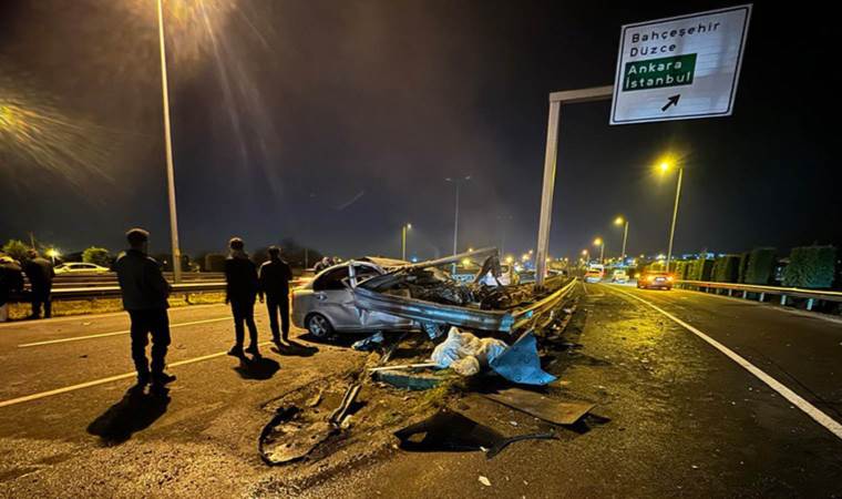 Düzce'de korkunç kaza... Otomobil bariyerlere çarptı: 21 yaşındaki Yasin öldü