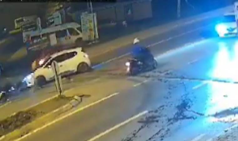 Tuzla'da motosiklet otomobile çarptı: 2 yaralı