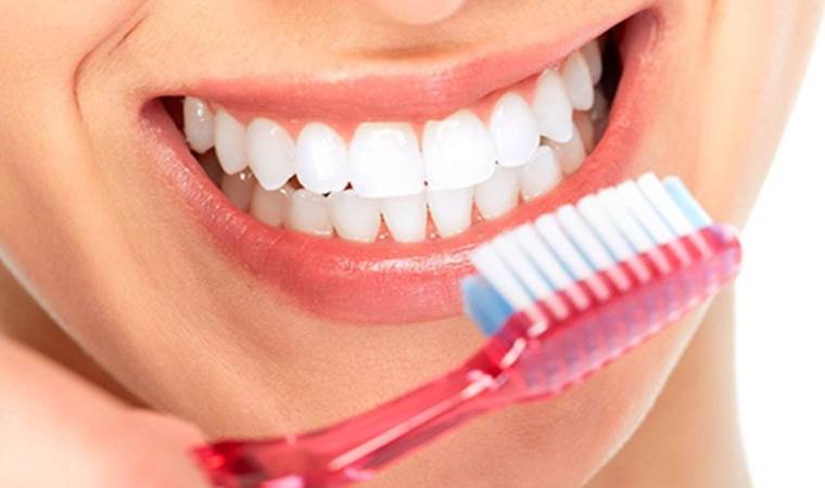 Ağız ve diş sağlığına dikkat: “Protezini çamaşır suyunda bekletenler var”