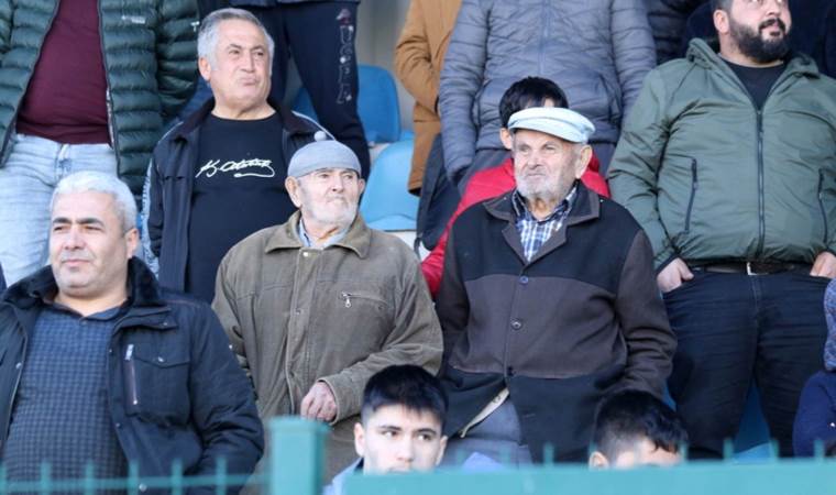Maküspor'un iki çınarı tribünden vazgeçmiyor: 'Ömrümüz yettikçe stattayız'