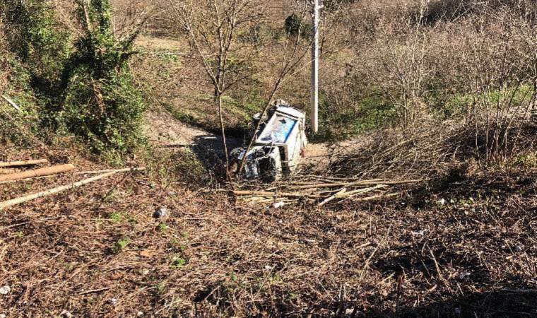 Çöp kamyonu şarampole yuvarlandı... Kazada 2 işçi yaralandı!