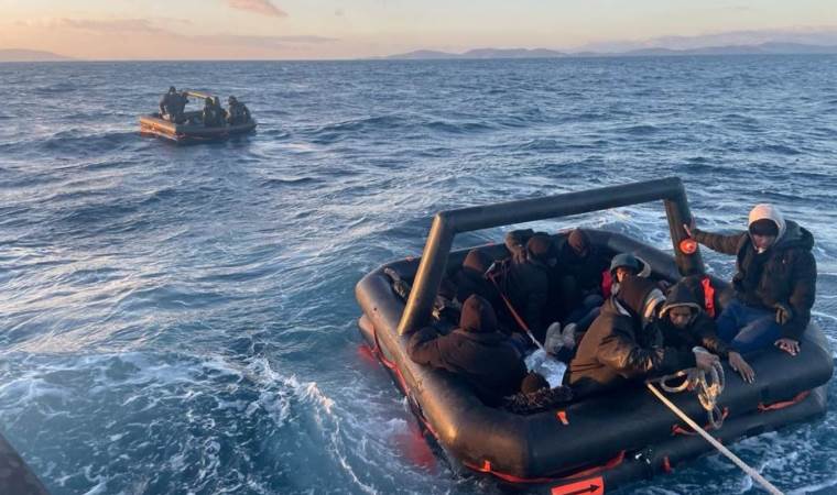 Sal ve lastik botlarda can pazarı: İzmir açıklarında 96 göçmen kurtarıldı
