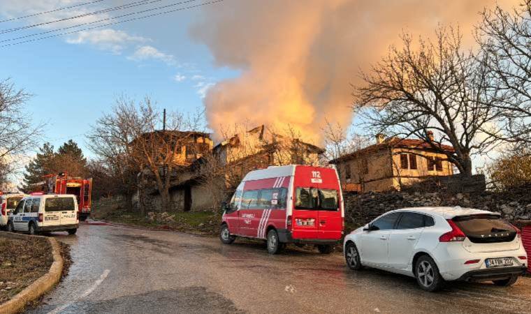 Faciadan dönüldü... İki katlı ev cayır cayır yandı!