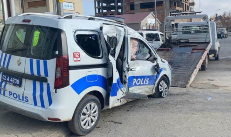 Yolcu otobüsü ile polis aracı çarpıştı: 2 yaralı