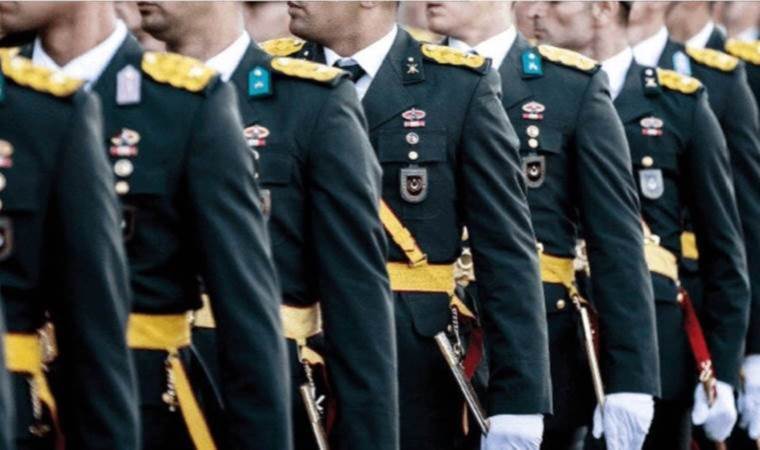 HKP'den Atatürk fotoğrafını takmayan teğmen ve komutanlar hakkında suç duyurusu