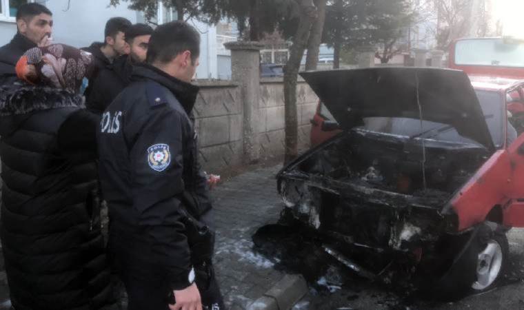 Karaman'da sürücünün kontağını çevirdiği otomobil alev aldı!