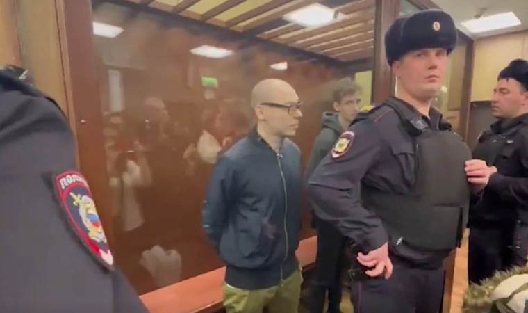 Rusya'da şairlere hapis cezası: 'Nefret şiirleri okumak'