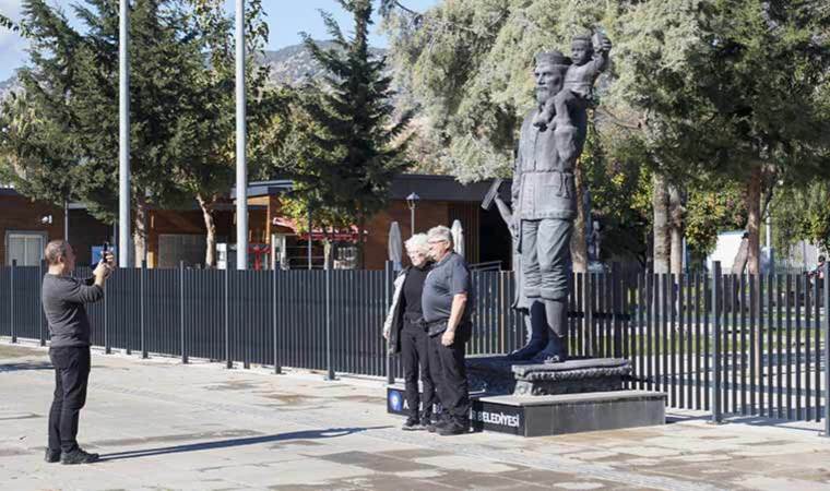 Demre nüfusunun 7 katı turist 'Noel Baba' için geldi