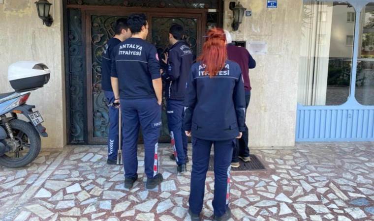 Kargo teslimi yapmak için girdiği 14 katlı sitede mahsur kaldı!