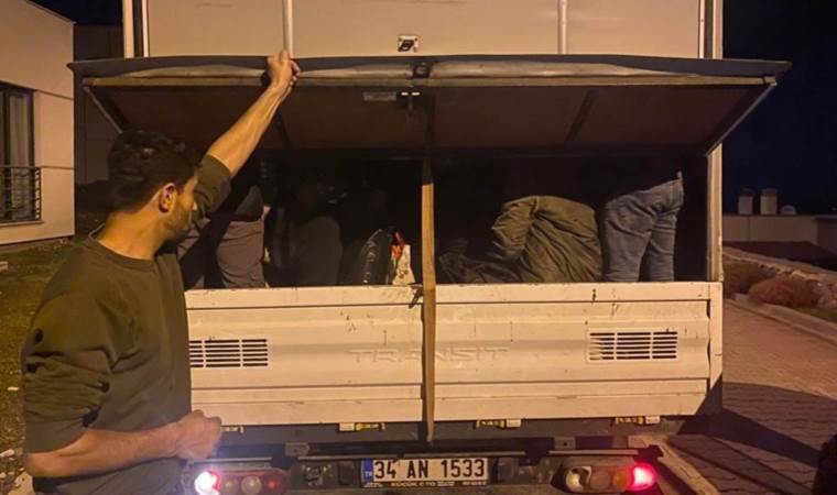 Kamyonet içerisinde 41 kaçak göçmen yakalandı