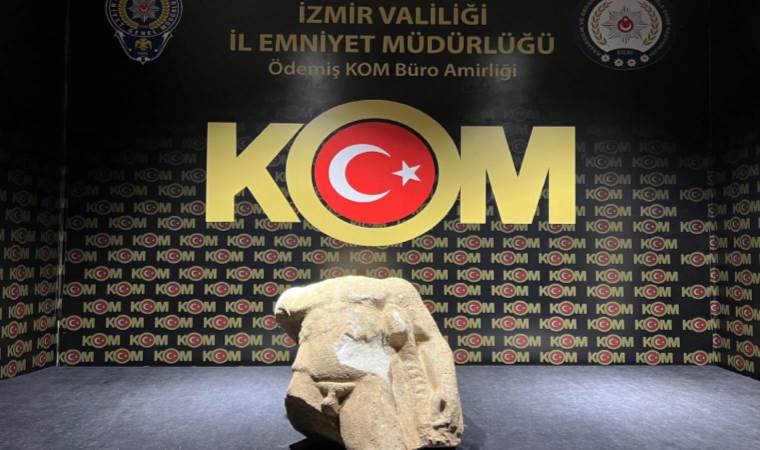İzmir'de Roma dönemine ait heykel ele geçirildi