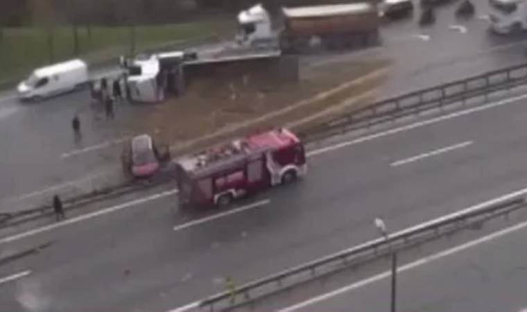 Son Dakika: Basın Ekspres Yolu'nda iki kamyon devrildi: 5 yaralı