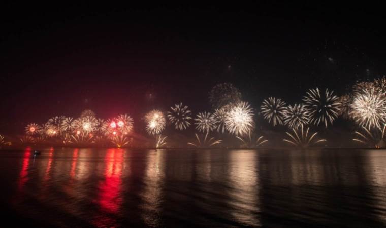 Dünya 2024'e 'merhaba' dedi: En uçtaki ülkeler görkemli bir şekilde yeni yıla girdi